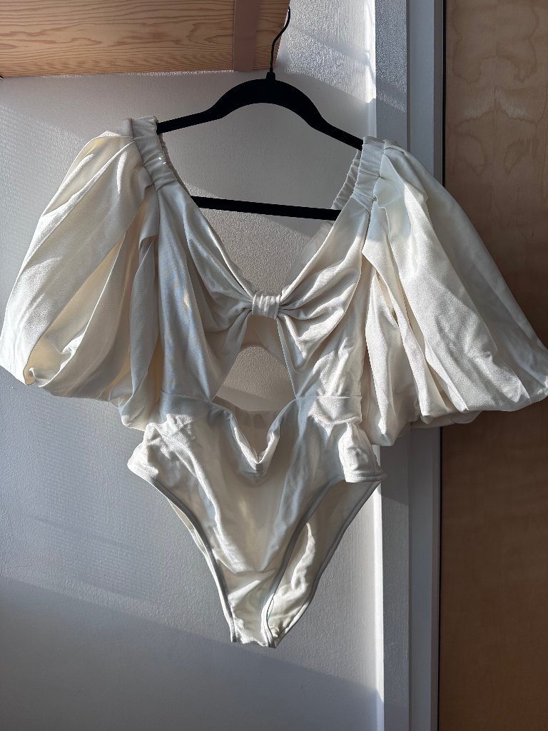 Fe Noel Ivory Puff Sleeve Bodysuit (Medium, New Without Tags)